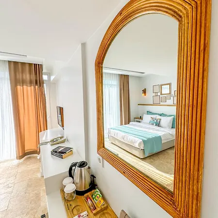 Mavi Cam Ayvalik